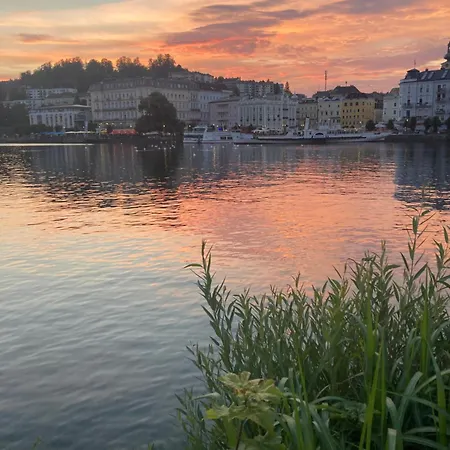 Rooftop Apartment, Exclusive And Mountain View Apartman *